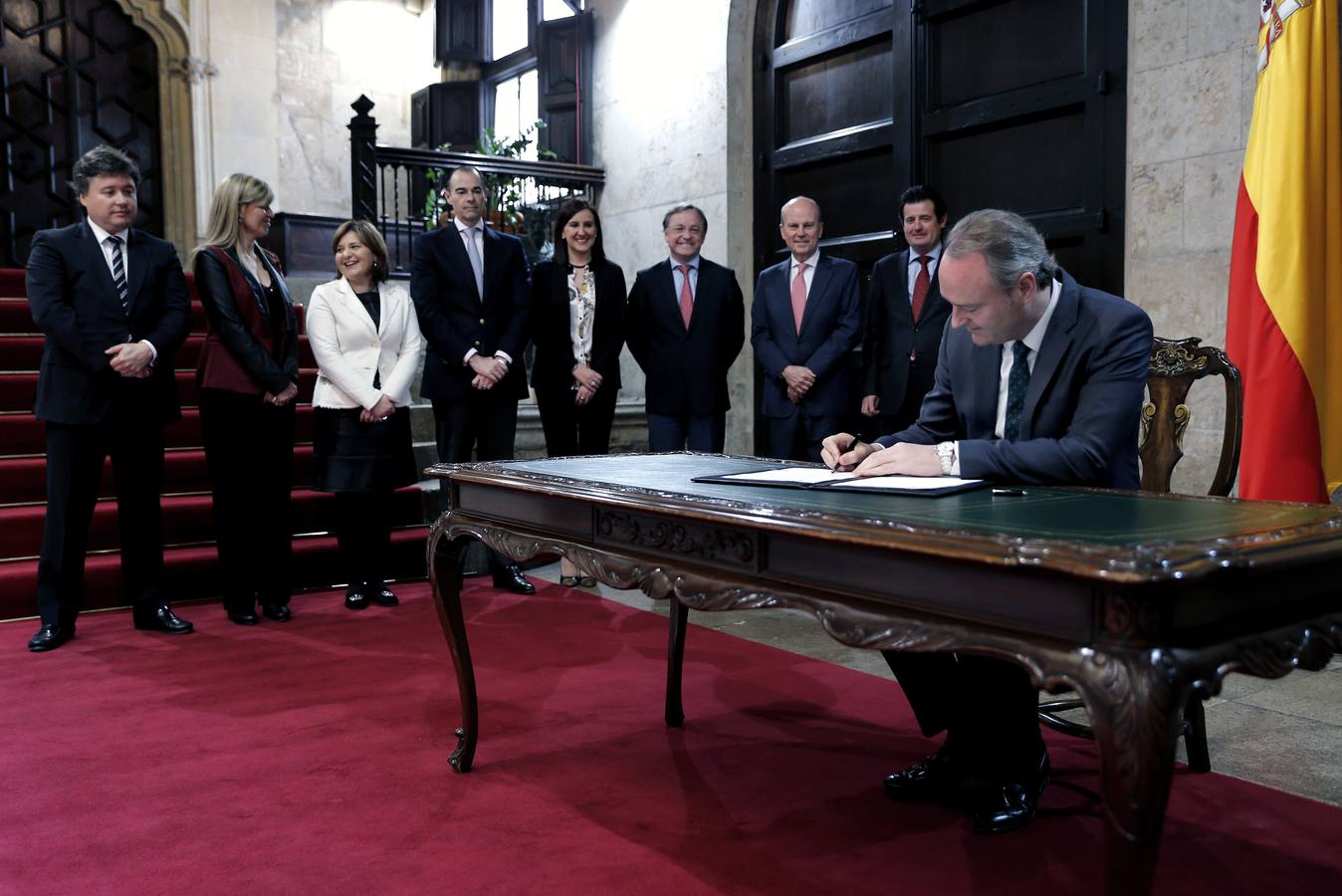 Fabra firma la disolución de Les Corts y convoca las elecciones más reñidas en muchos años