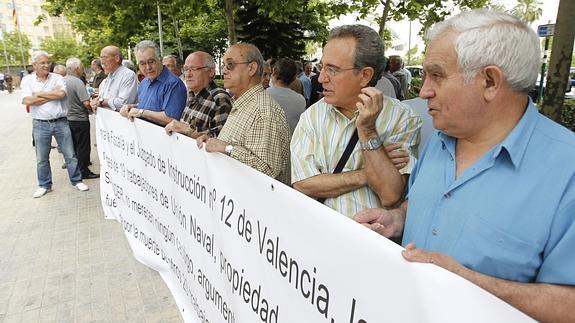 La juez imputa a otros seis cargos de Unión Naval por el amianto