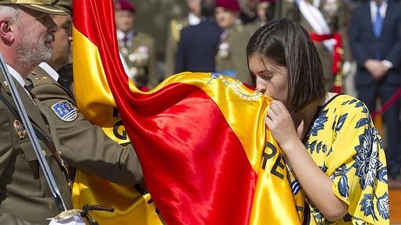 234 civiles juran la bandera española en Paterna
