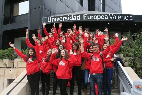 Los alumnos participantes, en una foto de grupo. :: uev