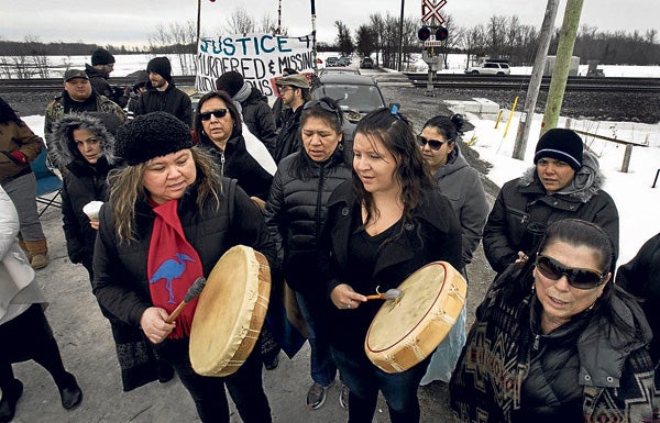 Movilizaciones en Ontario y Ottawa para llamar la atención sobre la "pasividad" y "la desidia" del Gobierno canadiense ante los asesinatos de mujeres indígenas.