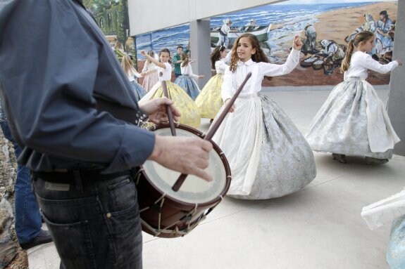 ENSAYO DE LA DANÇÀ A LA  MARE DE DÉU