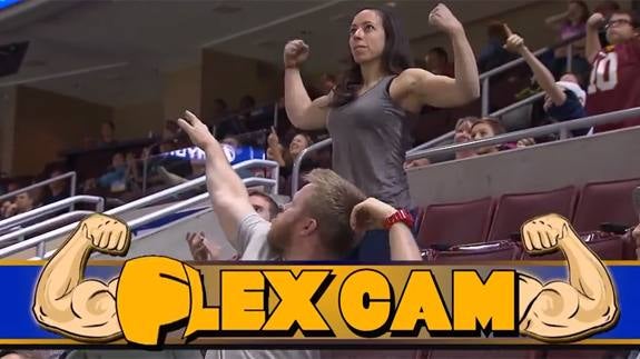 Intenta impresionar a una mujer con sus músculos y termina humillado