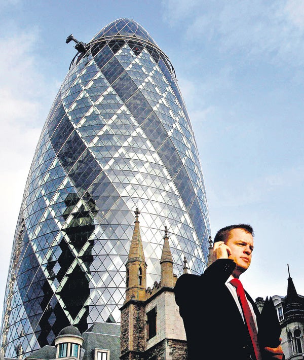 El 'Gherkin' o pepinillo de la City se ha convertido en el rascacielos más famoso de Londres. Es un proyecto de Norman Foster.