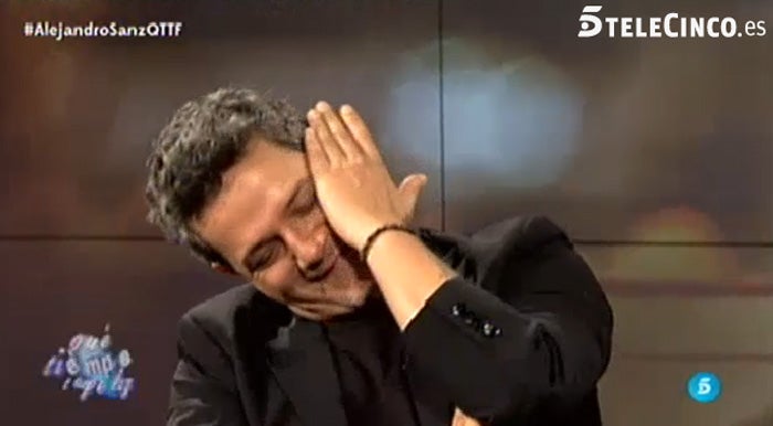 Alejandro Sanz no puede reprimir las lágrimas al escuchar a su hijo en '¡QTTF!'.