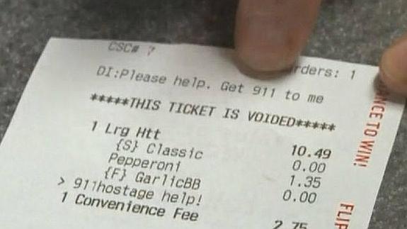 Una mujer secuestrada suplica ayuda a través de un pedido a domicilio