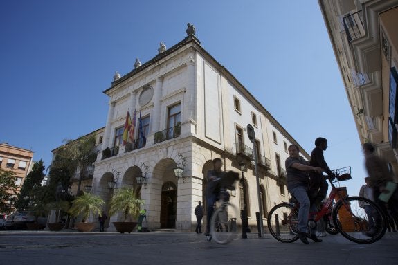 El PSPV afirma que el fiscal investigará a Torró por la pérdida de información local