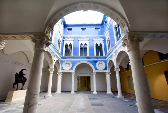 El patio del Palacio del Embajador Vich, hoy en el Museo de Bellas Artes de Valencia San Pío V. :: lp