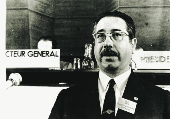 José Luis Villar Palasí, en una intervención en el pleno de la UNESCO.