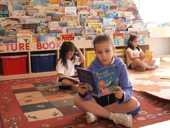 Biblioteca infantil en el American School.:: lp