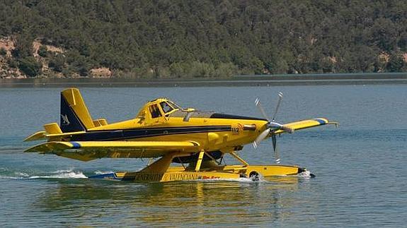 Una avioneta de Avialsa, la empresa a la que le adjudicaron los contratos de extinción de incendios. 