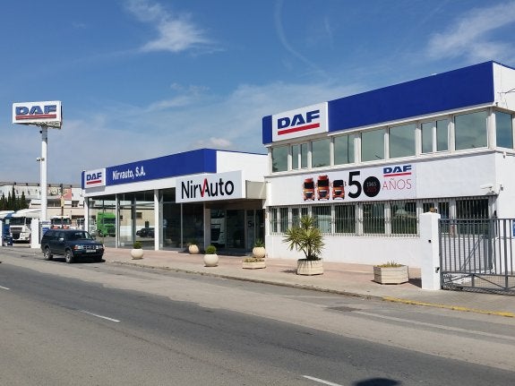 Las instalaciones de Nirvauto en Quart de Poblet, junto a la autovía A-3.:: lp