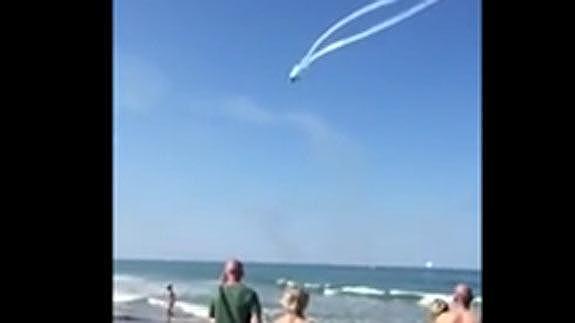 Trágico choque entre dos avionetas durante una exhibición en Italia