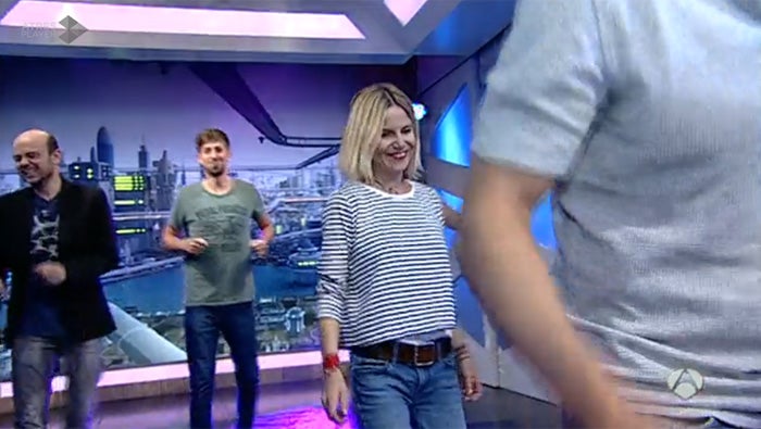 Eugenia Martínez de Irujo baila a ritmo del 'Funky Town' de Bruno Mars en 'El Hormiguero'.