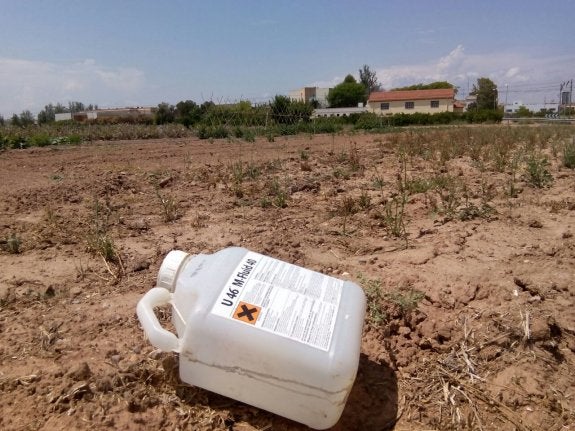 Vecinos de Moncada denuncian fumigaciones junto a sus casas
