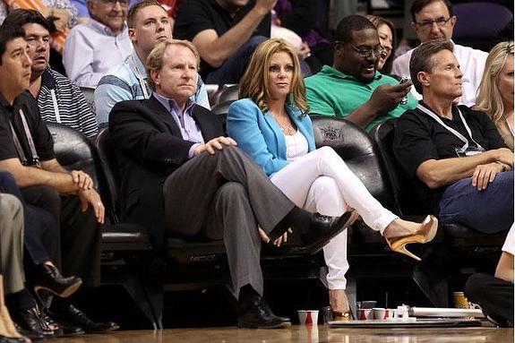 Sarver, durante un partido de los Phoenix Suns..