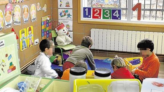 Imagen de archivo de unos niños en una guardería.