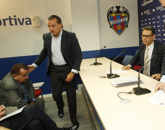 Paco Fenollosa, Quico Catalán y José Manuel Fuertes, ayer tras la reunión.