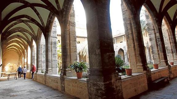 Claustro del convento de la Trinidad durante su breve periodo de apertura.