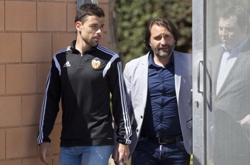 Rufete, junto a Javi Fuego, en la Ciudad Deportiva de Paterna.