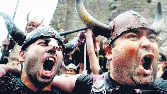 Vecinos de Catoira, en Pontevedra, recuerdan la presencia de vikingos en la comarca entre los siglos VII y XII.