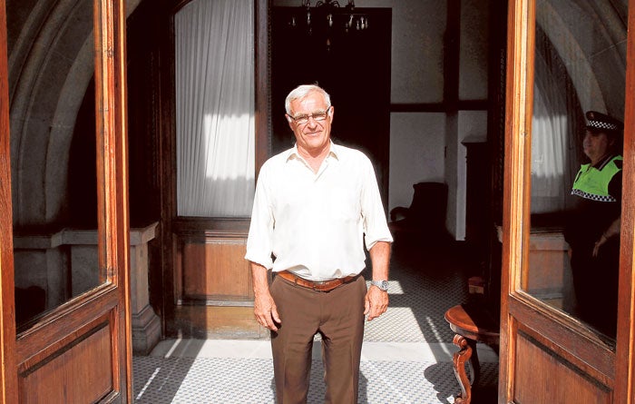 Joan Ribó, en las puertas del balcón del Ayuntamiento de Valencia.