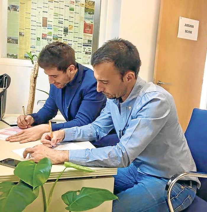 Alejandro y David iniciaron los trámites para su enlace el pasado abril en el registro civil de Madrid.