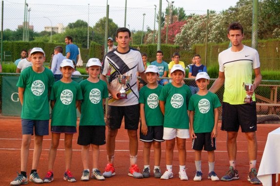 El tenista Bernabé Zapata se impone a Albert Alcaraz y obtiene su primer Torneo Orysol