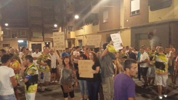 Un momento de la protesta del sábado en Puçol. :: lp