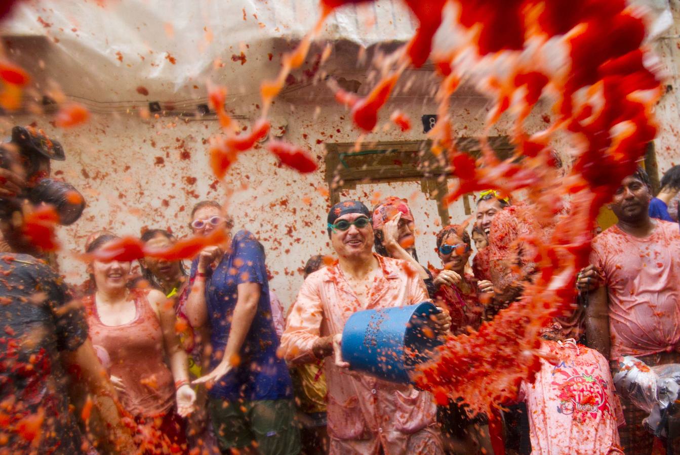 La Tomatina celebra su 70 aniversario con un récord histórico de 150.000 kilos de tomates