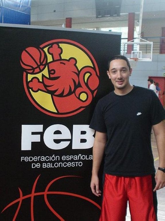 El segundo entrenador, Christian Crudeli. :: lp