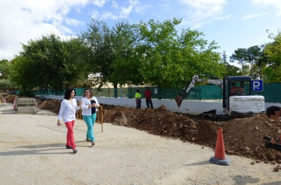 Visita de las concejalas a las obras. :: lp