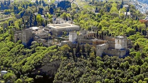 Vista de la ciudad fortaleza, corte del reino nazarí de Granada