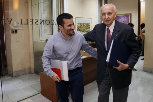 El conseller de Cultura acudió al pleno del CVC presidido por el profesor Santiago Grisolía. :: i. marsilla