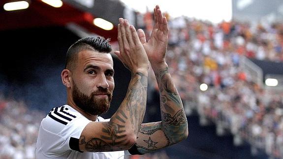 Otamendi, durante su etapa en el Valencia. 