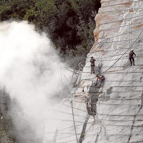 Obras de reconstrucción de la ladera de Cortes de Pallás.