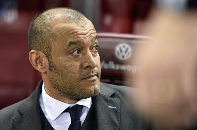 Nuno, en el banquillo del Vicente Calderón.