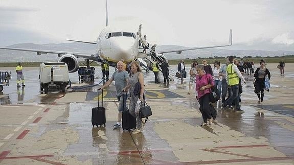 El primer vuelo comercial que aterrizó en el Aeropuerto de Castellón.