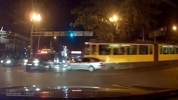 Un tranvía pierde el control en Kazajistán