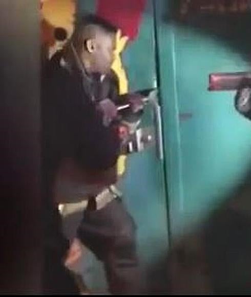 Confunden a una niña con una muñeca y la dejan encerrada en una guardería