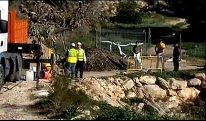 Los técnicos excavan los últimos metros del pozo donde buscan a una joven desaparecida en 1991