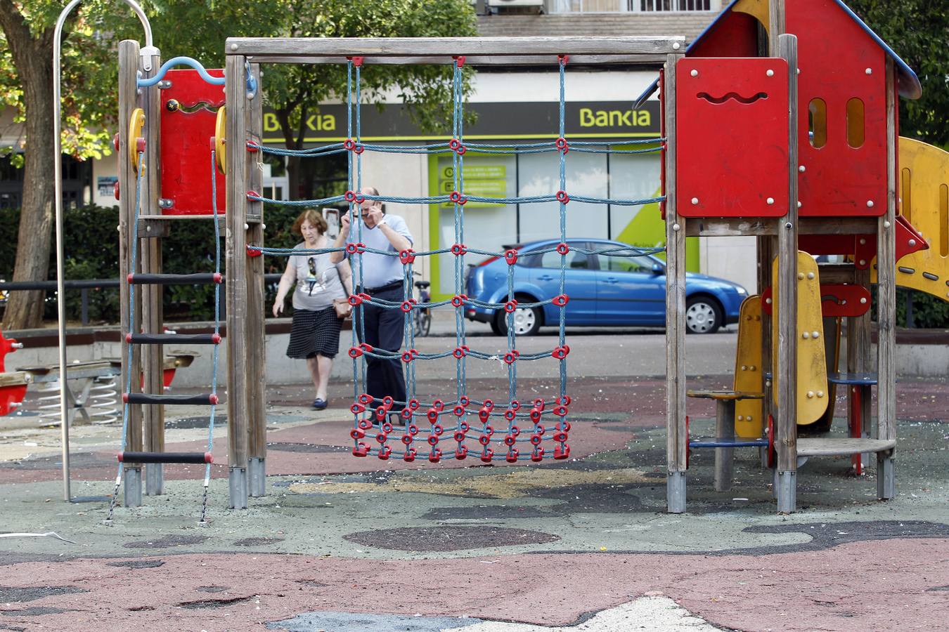 Parque infantil en la plaza Roma en el barrio de Nou Moles, el pasado mes de julio.