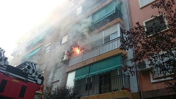 Incendio en una vivienda de la calle músico Cavanilles de Valencia