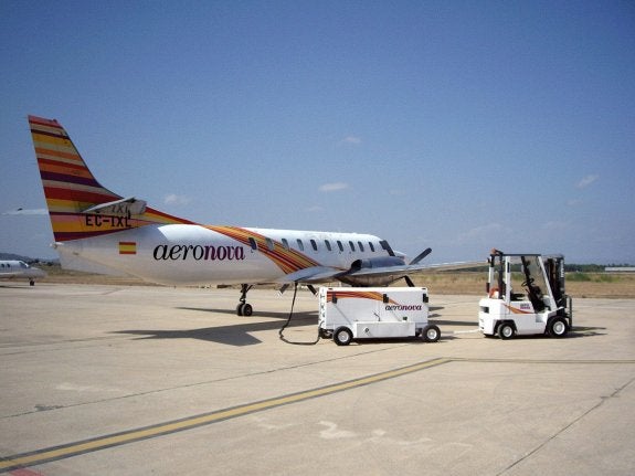 Avión de la compañía valenciana Aeronova, especializada en el transporte de carga. :: lp