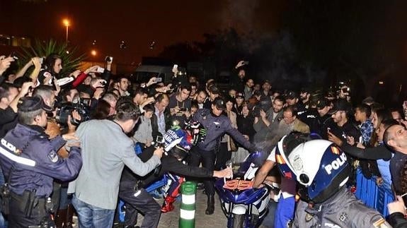 Lorenzo se quema en la pierna izquierda durante la celebración en Palma