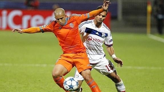 Feghouli durante el partido de Champions contra el Olympique de Lyon