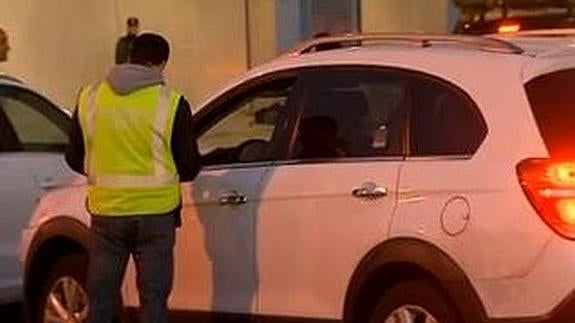 Controles de seguridad en el ferry que une Alicante con Orán