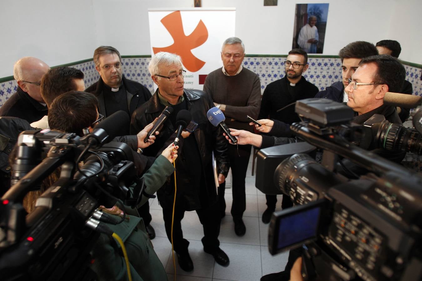 El alcalde Joan Ribo visita el centro de coordinacion del encuentro europeo de jovenes de Taize.