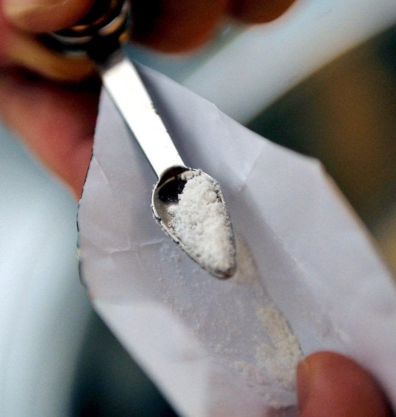 Dosis de droga preparada por un consumidor. :: efe