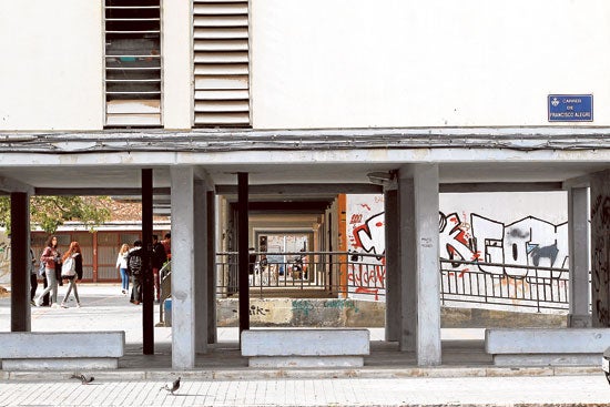 Los vecinos de Antonio Rueda denuncian la suciedad del barrio y la inseguridad